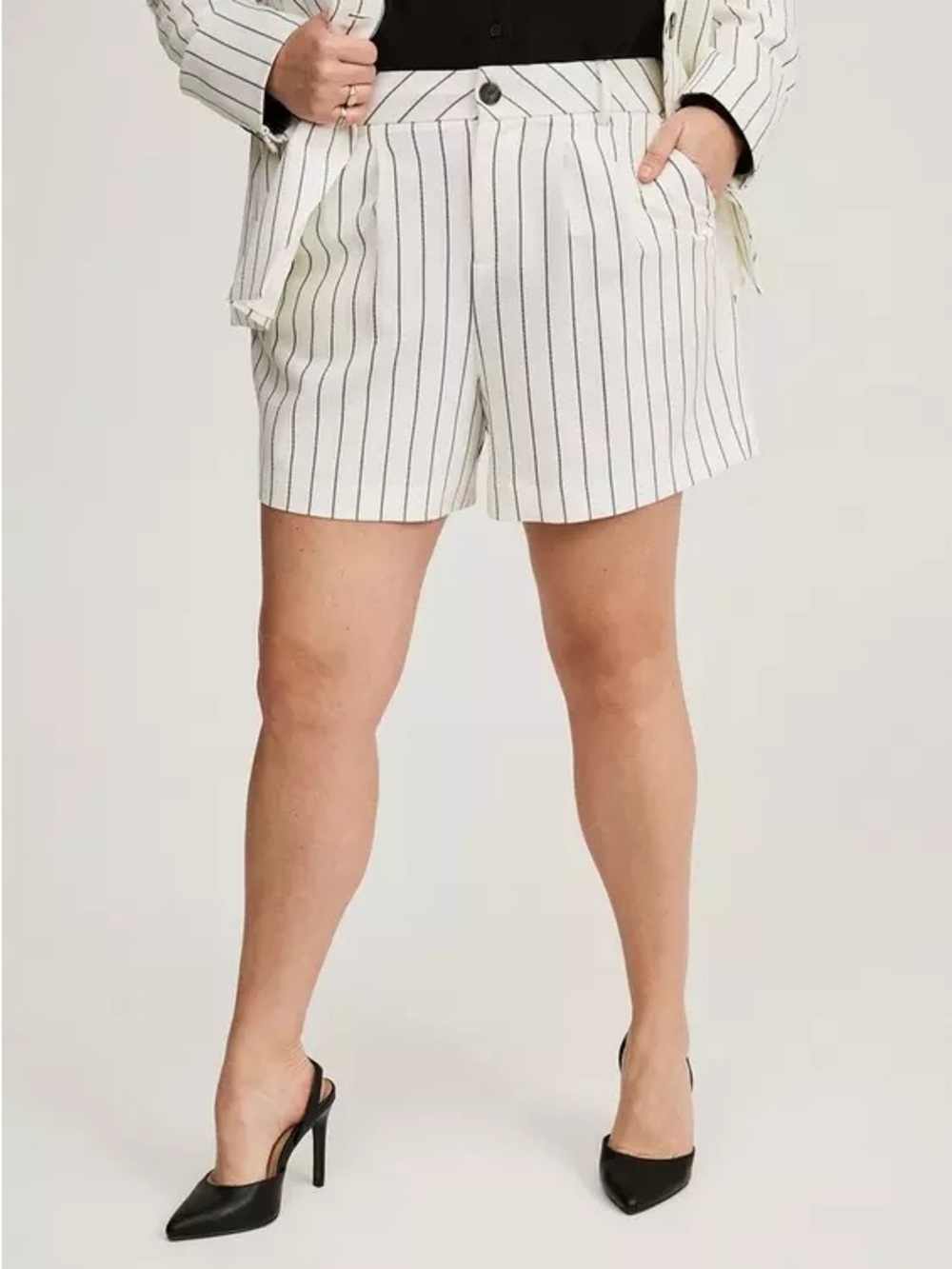 Torrid Super High-Rise Tailored Short - Picture 2 of 9